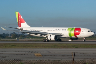 CS-TOE (305) 1999 Airbus A330-223