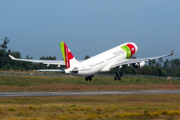 CS-TOM (899) 2008 Airbus A330-202