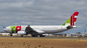 CS-TOT (372) 2000 Airbus A330-243