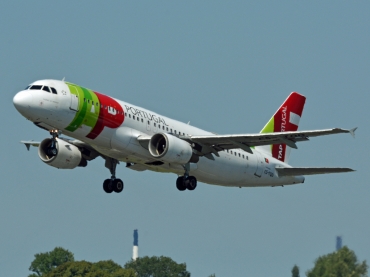 CS-TQD (870) 1999 Airbus A320-214