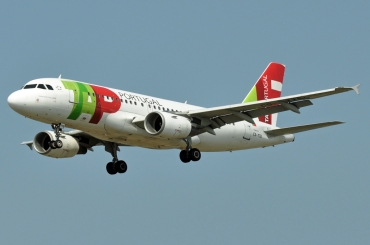 CS-TTE (821) 1998 Airbus A319-111