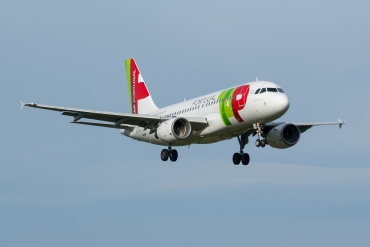 CS-TTG (906) 1998 Airbus A319-111