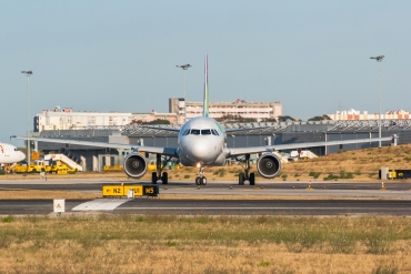 CS-TTJ (979) 1999 Airbus A319-111