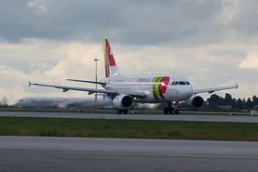 CS-TTU (1668) 2002 Airbus A319-112