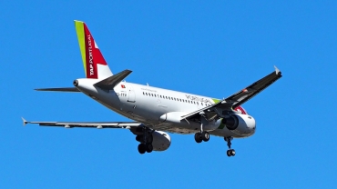 CS-TTV (1718) 2002 Airbus A319-112