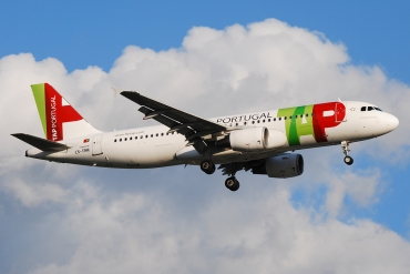 CS-TNR (3883) 2009 Airbus A320-214