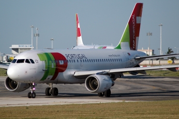 CS-TTP (1165) 2000 Airbus A319-111