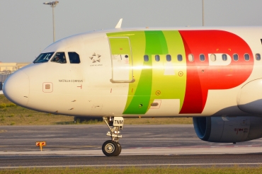 CS-TNM (1799) 2002 Airbus A320-214