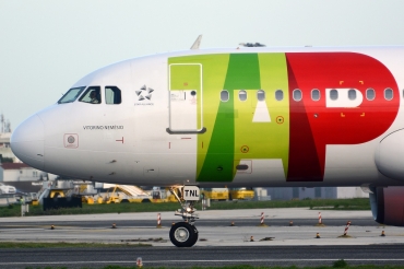 CS-TNL (1231) 2000 Airbus A320-214