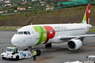 CS-TQD (870) 1999 Airbus A320-214