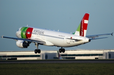 CS-TNR (3883) 2009 Airbus A320-214