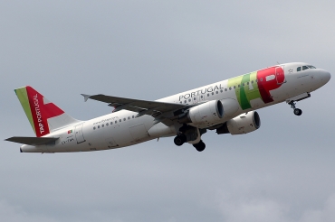 CS-TNH (960) 1999 Airbus A320-214