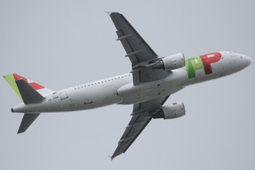 CS-TNM (1799) 2002 Airbus A320-214