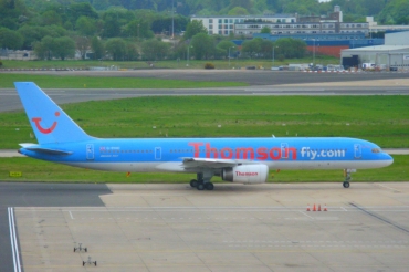 G-BYAO (cn 27235) Boeing 757-204