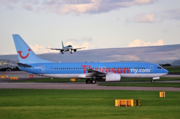 G-CDZI (28229) 2000 Boeing 737-804