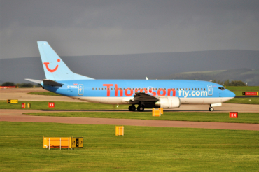 G-THOL (28594) Boeing 737-36N
