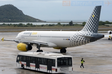 EC-LRM (1349) 2000 Airbus A320-232