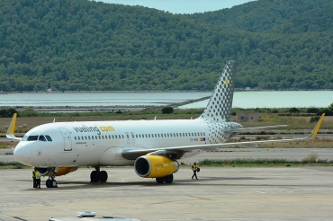EC-MQE (7585) 2017 Airbus A320-232(WL)