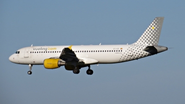EC-IZD (2207) 2004 Airbus A320-214