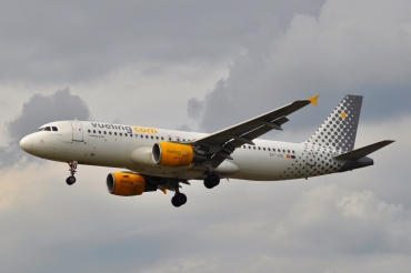 EC-JZQ (992) 1999 Airbus A320-214