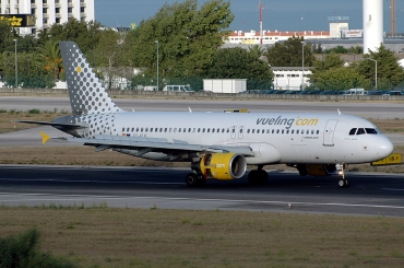 EC-KLB · Airbus A320-214 · (LIS / LPPT)