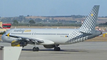 EC-LLJ · Airbus A320-216 · (SVQ / LEZL)