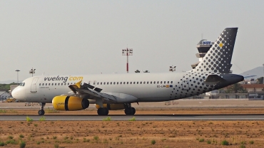 EC-LRM (1349) 2000 Airbus A320-232