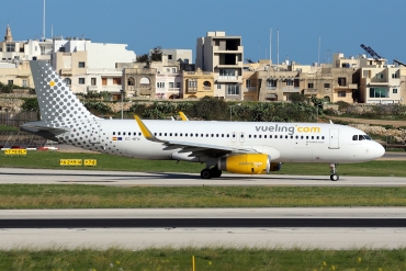 EC-MFN (6594) 2015 Airbus A320-232(WL)