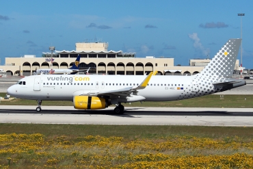 EC-MGE (6607) 2015 Airbus A320-232(WL)