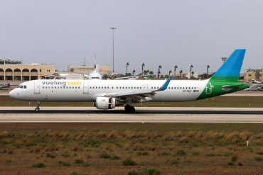 EC-NLY (6719) 2015 Airbus A321-211(WL)