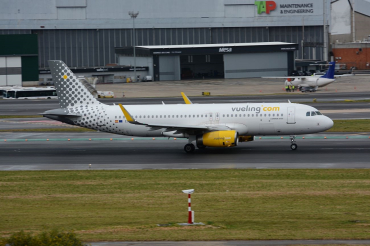 EC-MQE (7585) 2017 Airbus A320-232(WL)