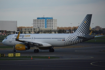 EC-MJC (6841) 2015 Airbus A320-232(WL)