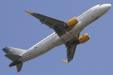 EC-LVO (5533) 2013 Airbus A320-214(WL)