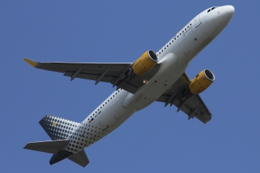 EC-MAI, (cn 6045), Airbus A320-214