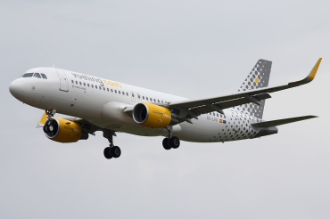 EC-LVO (5533) 2013 Airbus A320-214(WL)