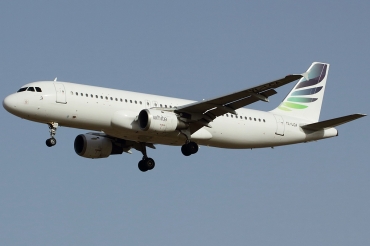YL-LCA (333) 1992 Airbus A320-211