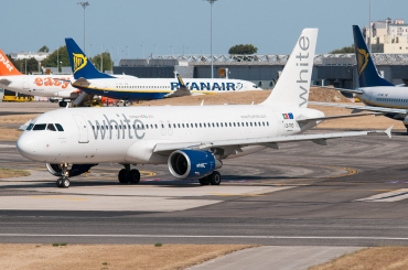 CS-TRO (548) 1995 Airbus A320-214
