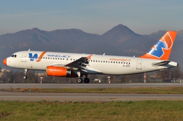 EI-ELG (877) 1998 Airbus A320-232