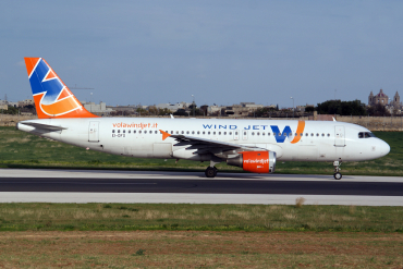 EI-DFO (371) 1992 Airbus A320-211