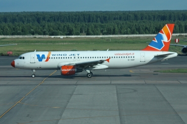 EI-DNP (421) 1993 Airbus A320-212