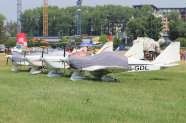 - · --- · (EPKC)