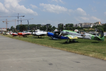 - · --- · (EPKC)