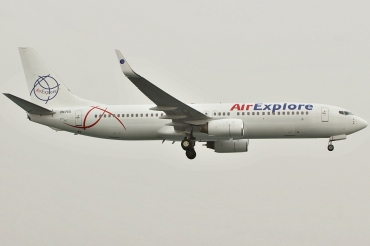 OM-FEX (cn 28213) Boeing 737-8Q8