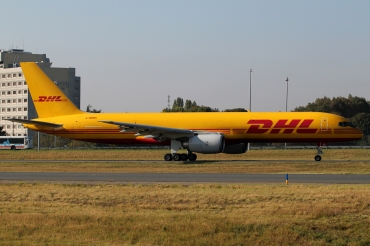 G-BMRC (cn 24072) Boeing 757-236 (SF)