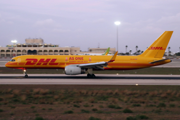 OE-LNX (29589) 1998 Boeing 757-223(PCF)(WL)
