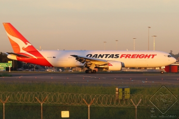 VH-EFR · Boeing 767-381F/ER · (SYD / YSSY)