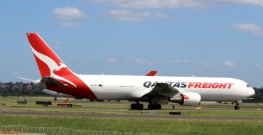 VH-EFR · Boeing 767-381F/ER · (SYD / YSSY)