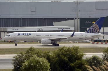 N12125 (28967) 1998 Boeing 757-224(WL)
