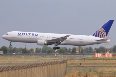 N647UA (25284) 1992 Boeing 767-322(ER)