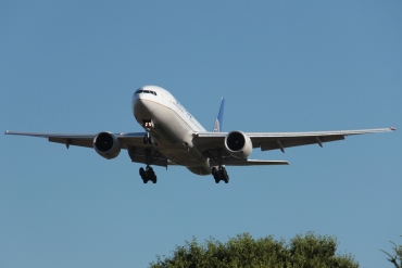 N781UA (26945) 1996 Boeing 777-222